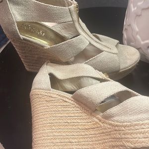 Michael Kors earth tone tan . Size 10 brass zipper.